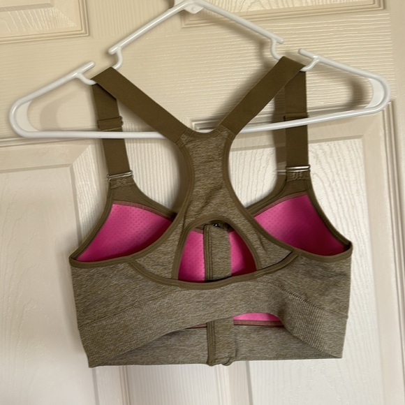 Victoria's Secret Sports Bra (no size tag) - Picture 5 of 5